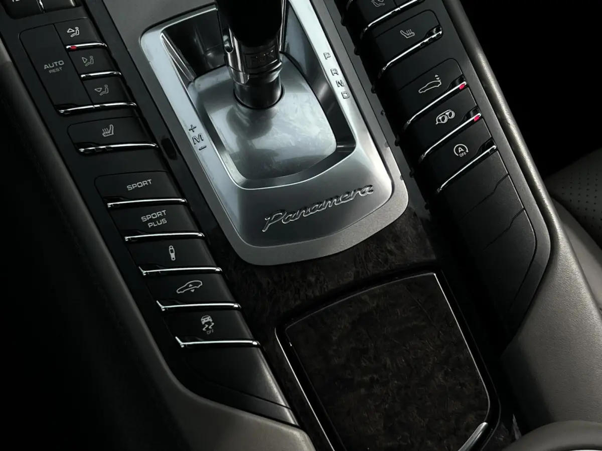 4.8 4S, PANORAMADAK, LUCHTVERING, SPORTCHRONO, BOSE, SPORTUITLAAT, NAVIGATIE, DODEHOEK, MEMORY, CRUISE CONTROL, CLIMATE CONTROL, STOELVERWARMING, LICHTMETAAL 20"