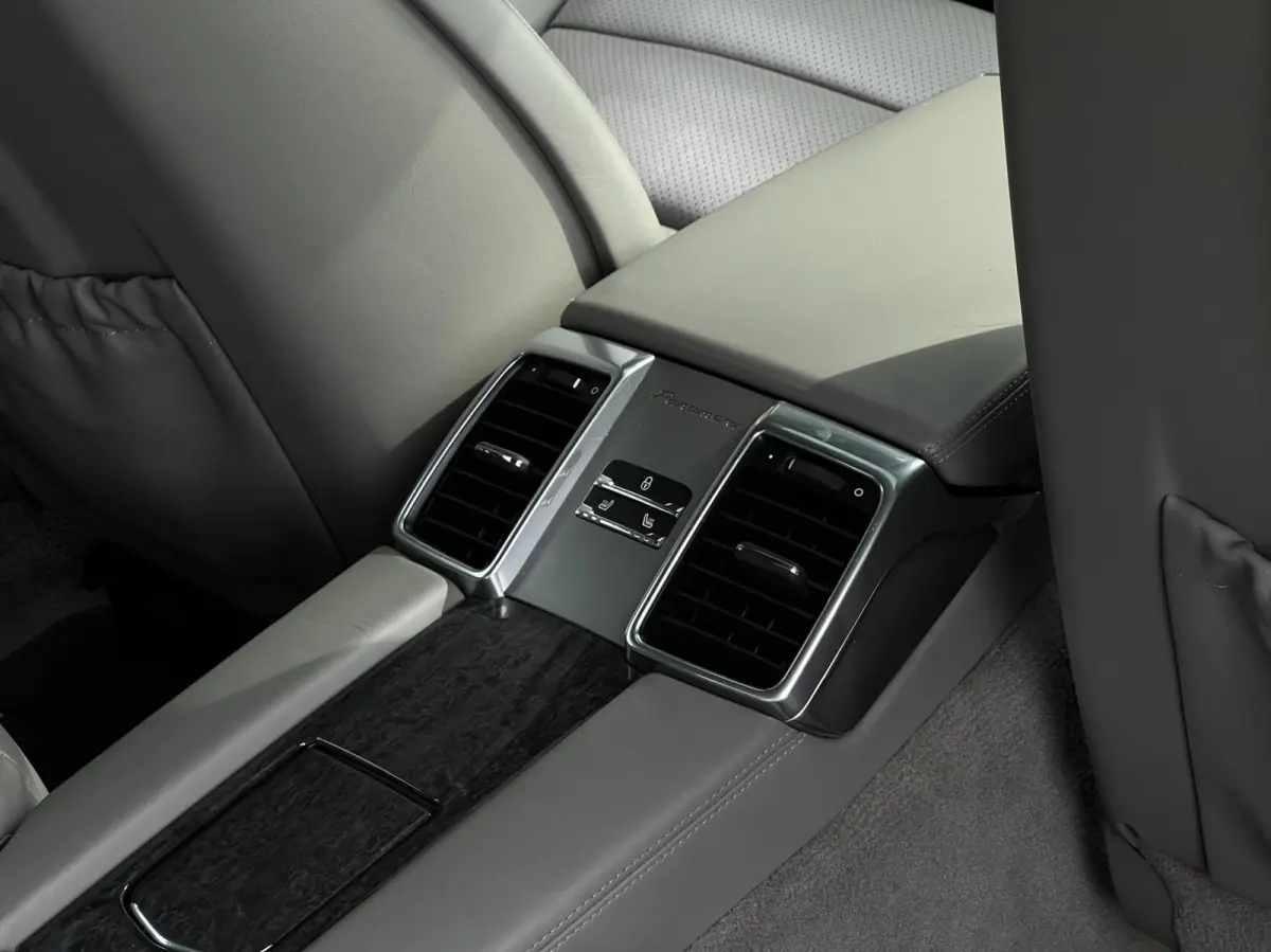4.8 4S, PANORAMADAK, LUCHTVERING, SPORTCHRONO, BOSE, SPORTUITLAAT, NAVIGATIE, DODEHOEK, MEMORY, CRUISE CONTROL, CLIMATE CONTROL, STOELVERWARMING, LICHTMETAAL 20"