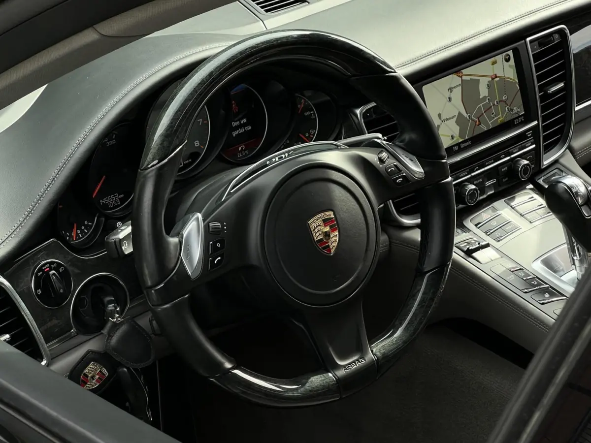 4.8 4S, PANORAMADAK, LUCHTVERING, SPORTCHRONO, BOSE, SPORTUITLAAT, NAVIGATIE, DODEHOEK, MEMORY, CRUISE CONTROL, CLIMATE CONTROL, STOELVERWARMING, LICHTMETAAL 20"