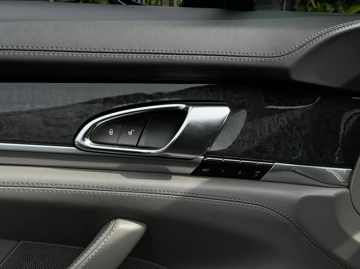 4.8 4S, PANORAMADAK, LUCHTVERING, SPORTCHRONO, BOSE, SPORTUITLAAT, NAVIGATIE, DODEHOEK, MEMORY, CRUISE CONTROL, CLIMATE CONTROL, STOELVERWARMING, LICHTMETAAL 20"