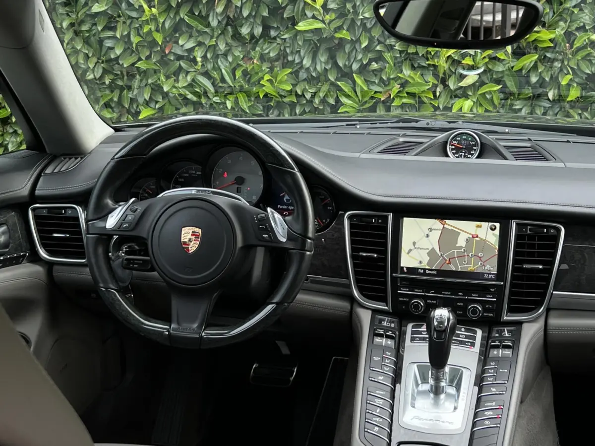 4.8 4S, PANORAMADAK, LUCHTVERING, SPORTCHRONO, BOSE, SPORTUITLAAT, NAVIGATIE, DODEHOEK, MEMORY, CRUISE CONTROL, CLIMATE CONTROL, STOELVERWARMING, LICHTMETAAL 20"