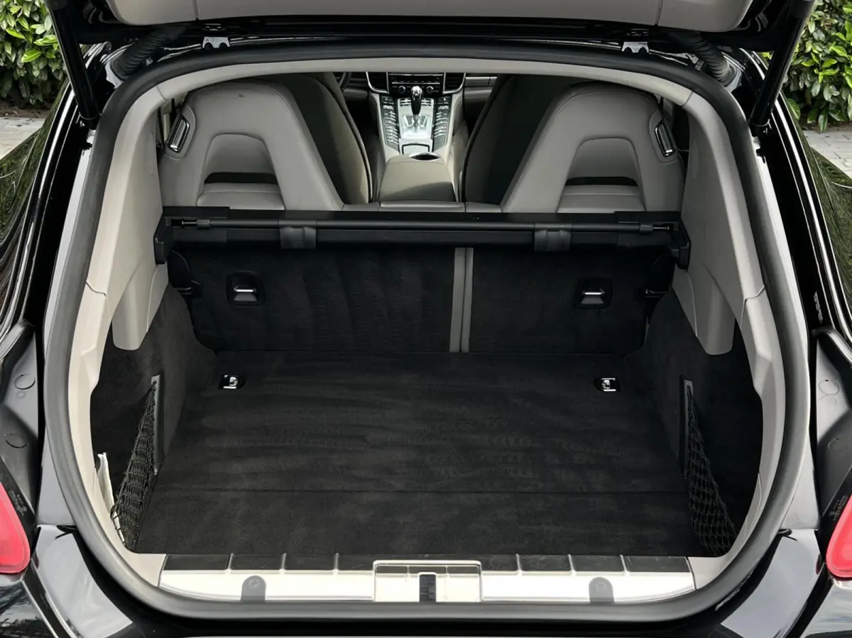 4.8 4S, PANORAMADAK, LUCHTVERING, SPORTCHRONO, BOSE, SPORTUITLAAT, NAVIGATIE, DODEHOEK, MEMORY, CRUISE CONTROL, CLIMATE CONTROL, STOELVERWARMING, LICHTMETAAL 20"