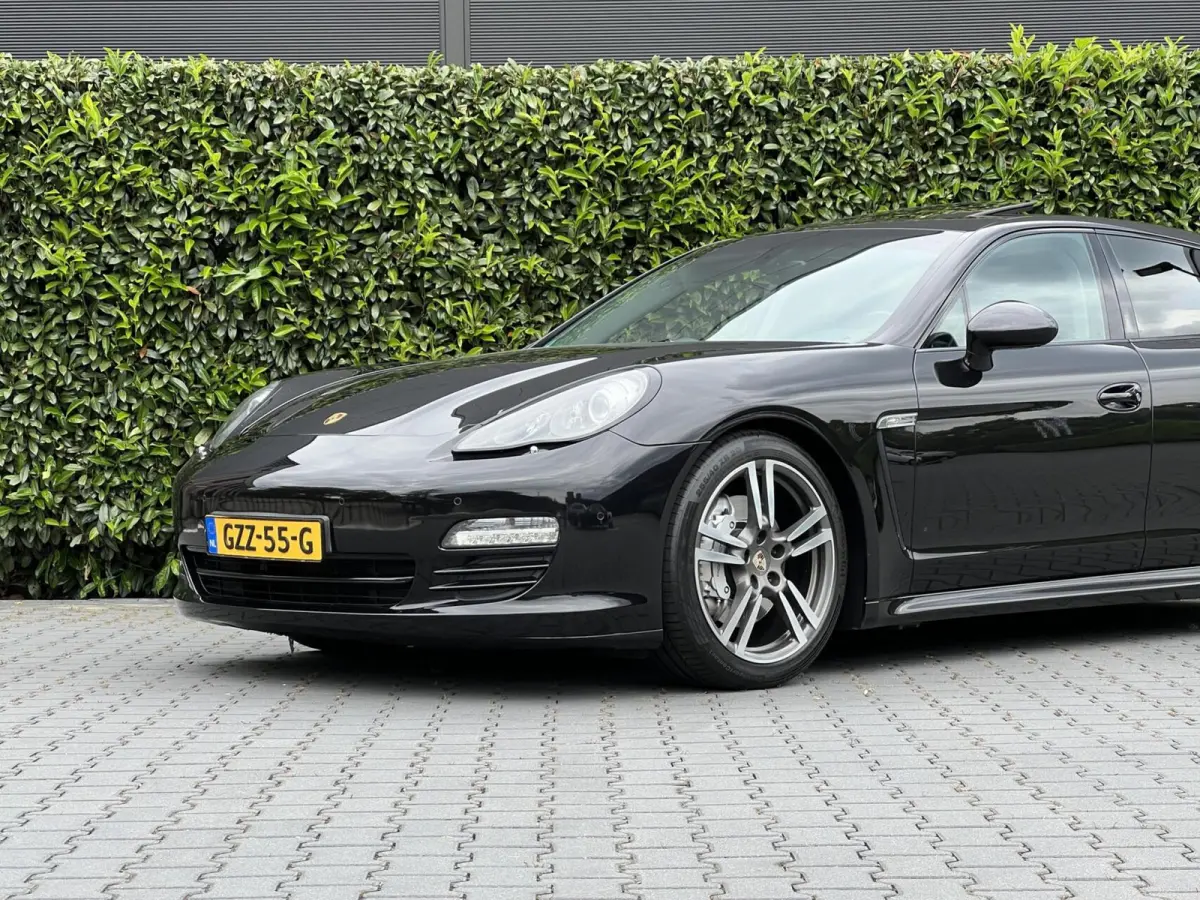 4.8 4S, PANORAMADAK, LUCHTVERING, SPORTCHRONO, BOSE, SPORTUITLAAT, NAVIGATIE, DODEHOEK, MEMORY, CRUISE CONTROL, CLIMATE CONTROL, STOELVERWARMING, LICHTMETAAL 20"