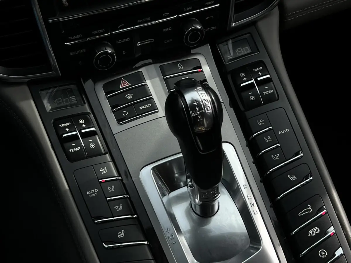 4.8 4S, PANORAMADAK, LUCHTVERING, SPORTCHRONO, BOSE, SPORTUITLAAT, NAVIGATIE, DODEHOEK, MEMORY, CRUISE CONTROL, CLIMATE CONTROL, STOELVERWARMING, LICHTMETAAL 20"
