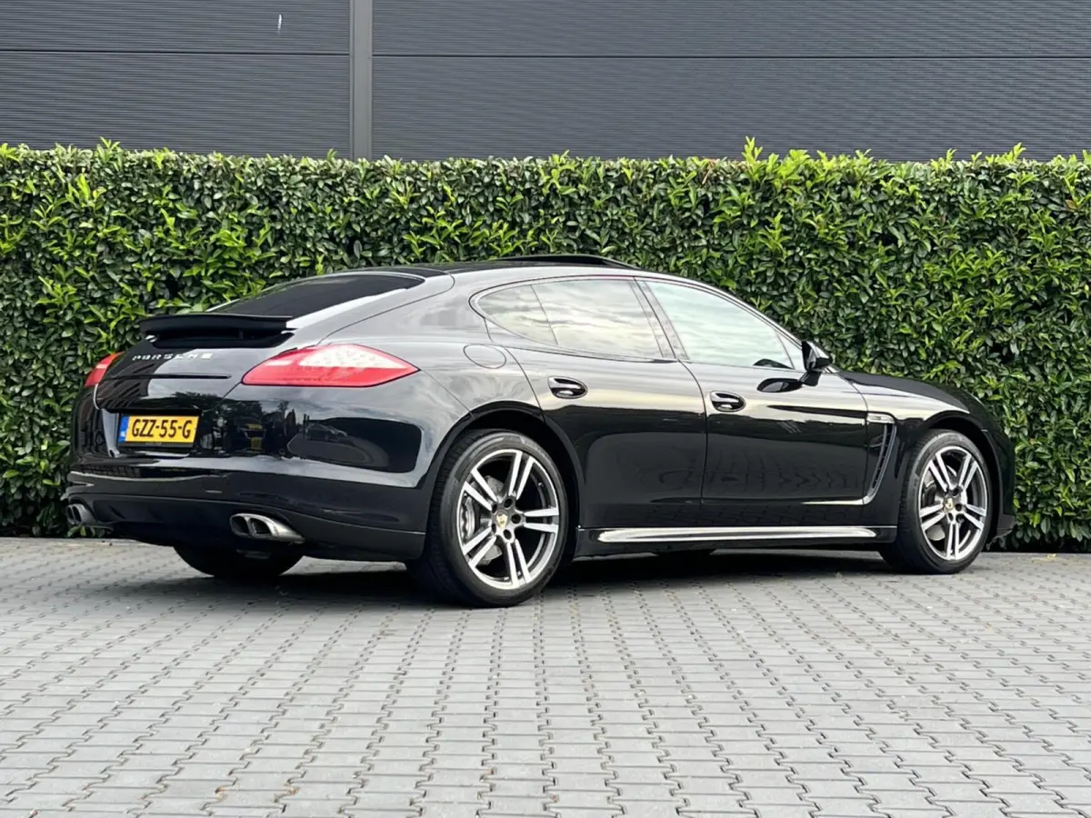 4.8 4S, PANORAMADAK, LUCHTVERING, SPORTCHRONO, BOSE, SPORTUITLAAT, NAVIGATIE, DODEHOEK, MEMORY, CRUISE CONTROL, CLIMATE CONTROL, STOELVERWARMING, LICHTMETAAL 20"
