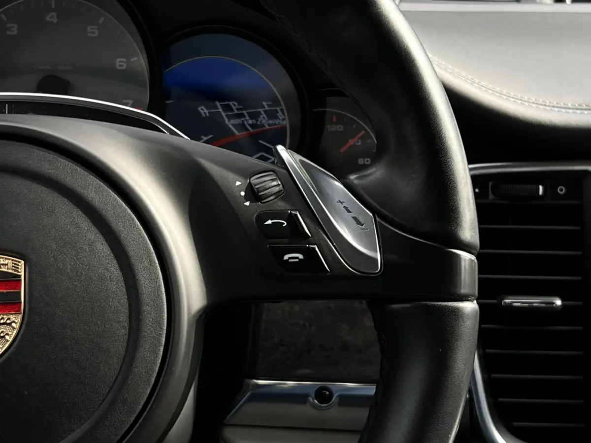 4.8 4S, PANORAMADAK, LUCHTVERING, SPORTCHRONO, BOSE, SPORTUITLAAT, NAVIGATIE, DODEHOEK, MEMORY, CRUISE CONTROL, CLIMATE CONTROL, STOELVERWARMING, LICHTMETAAL 20"