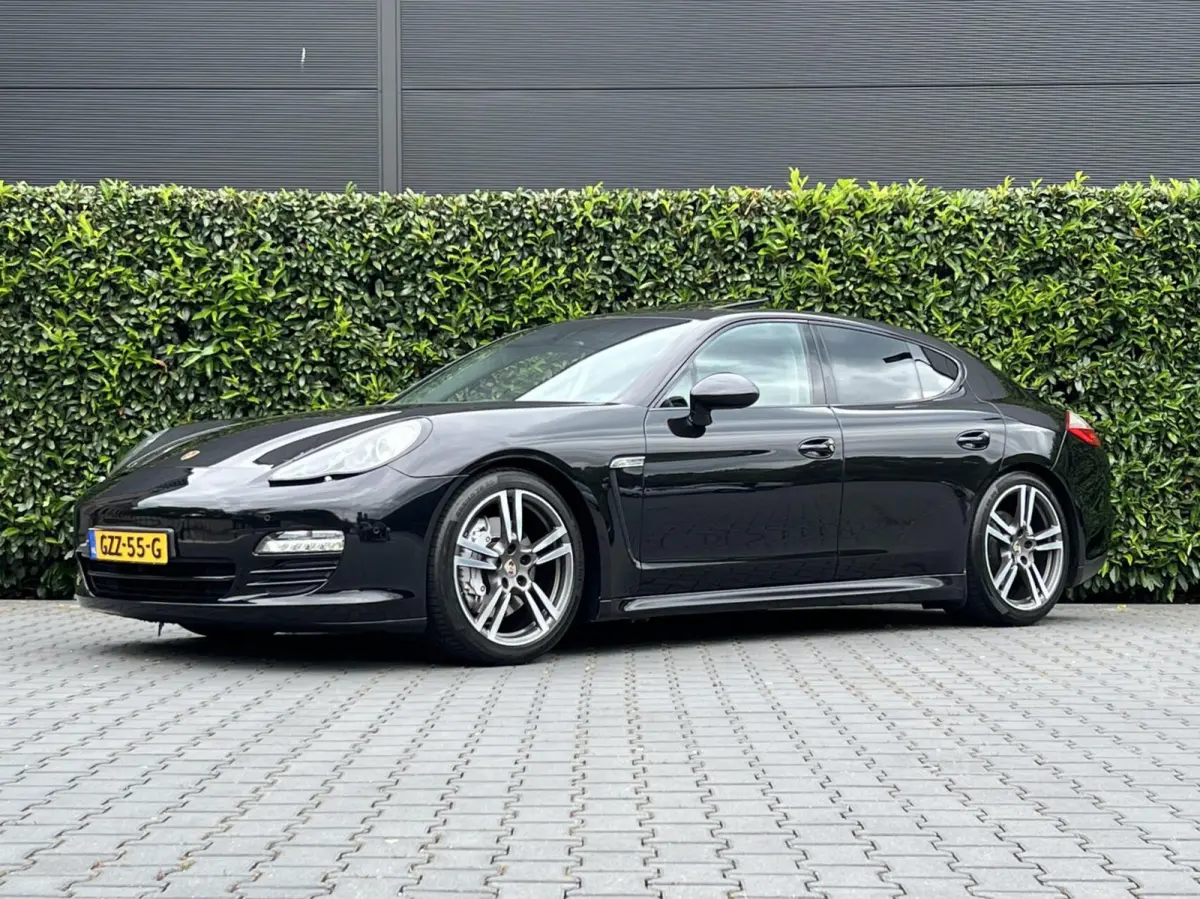 4.8 4S, PANORAMADAK, LUCHTVERING, SPORTCHRONO, BOSE, SPORTUITLAAT, NAVIGATIE, DODEHOEK, MEMORY, CRUISE CONTROL, CLIMATE CONTROL, STOELVERWARMING, LICHTMETAAL 20"