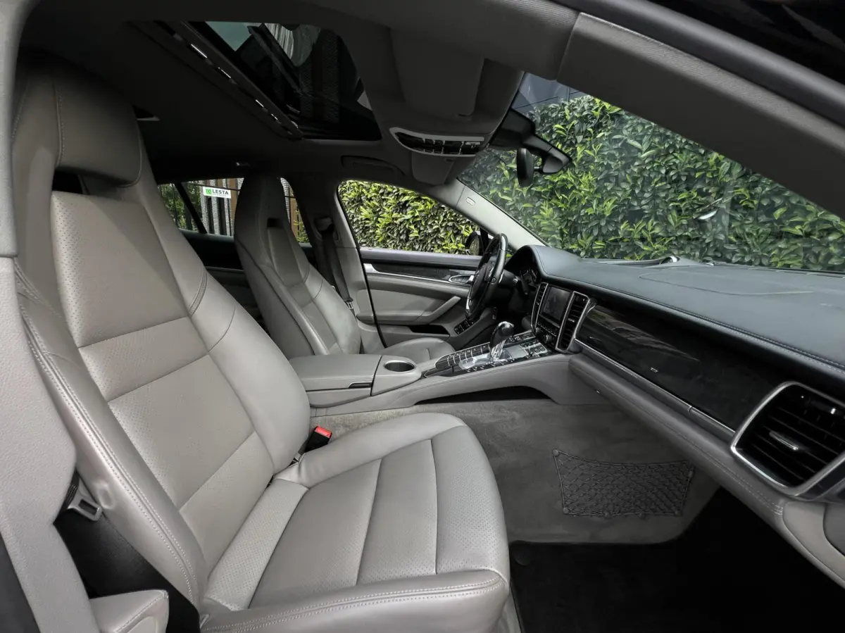 4.8 4S, PANORAMADAK, LUCHTVERING, SPORTCHRONO, BOSE, SPORTUITLAAT, NAVIGATIE, DODEHOEK, MEMORY, CRUISE CONTROL, CLIMATE CONTROL, STOELVERWARMING, LICHTMETAAL 20"