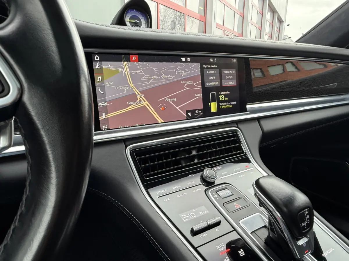 BWJ 2018 4.0 Turbo 680 PK S E-Hybrid PANORAMADAK | SPORTCHRONO | KERAMISCHE REMSCHIJVEN | STOELKOELING/STOELVERWARMING | MEMORYSTOELEN | PDLS LED KOPLAMPEN |