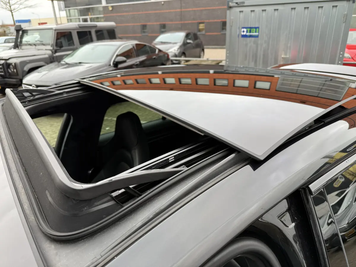 BWJ 2018 4.0 Turbo 680 PK S E-Hybrid PANORAMADAK | SPORTCHRONO | KERAMISCHE REMSCHIJVEN | STOELKOELING/STOELVERWARMING | MEMORYSTOELEN | PDLS LED KOPLAMPEN |