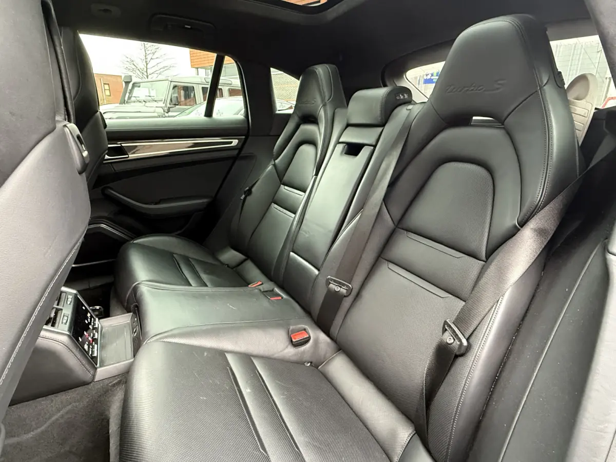 BWJ 2018 4.0 Turbo 680 PK S E-Hybrid PANORAMADAK | SPORTCHRONO | KERAMISCHE REMSCHIJVEN | STOELKOELING/STOELVERWARMING | MEMORYSTOELEN | PDLS LED KOPLAMPEN |