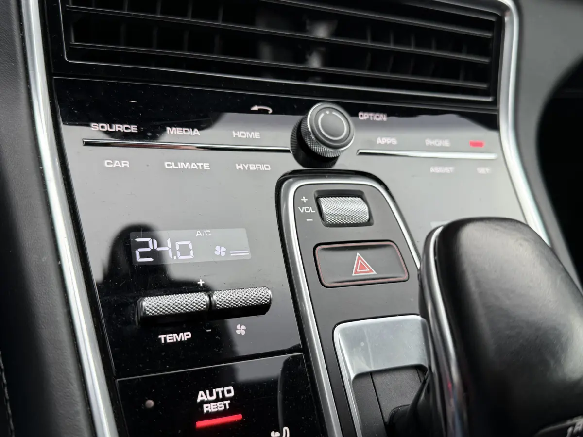BWJ 2018 4.0 Turbo 680 PK S E-Hybrid PANORAMADAK | SPORTCHRONO | KERAMISCHE REMSCHIJVEN | STOELKOELING/STOELVERWARMING | MEMORYSTOELEN | PDLS LED KOPLAMPEN |