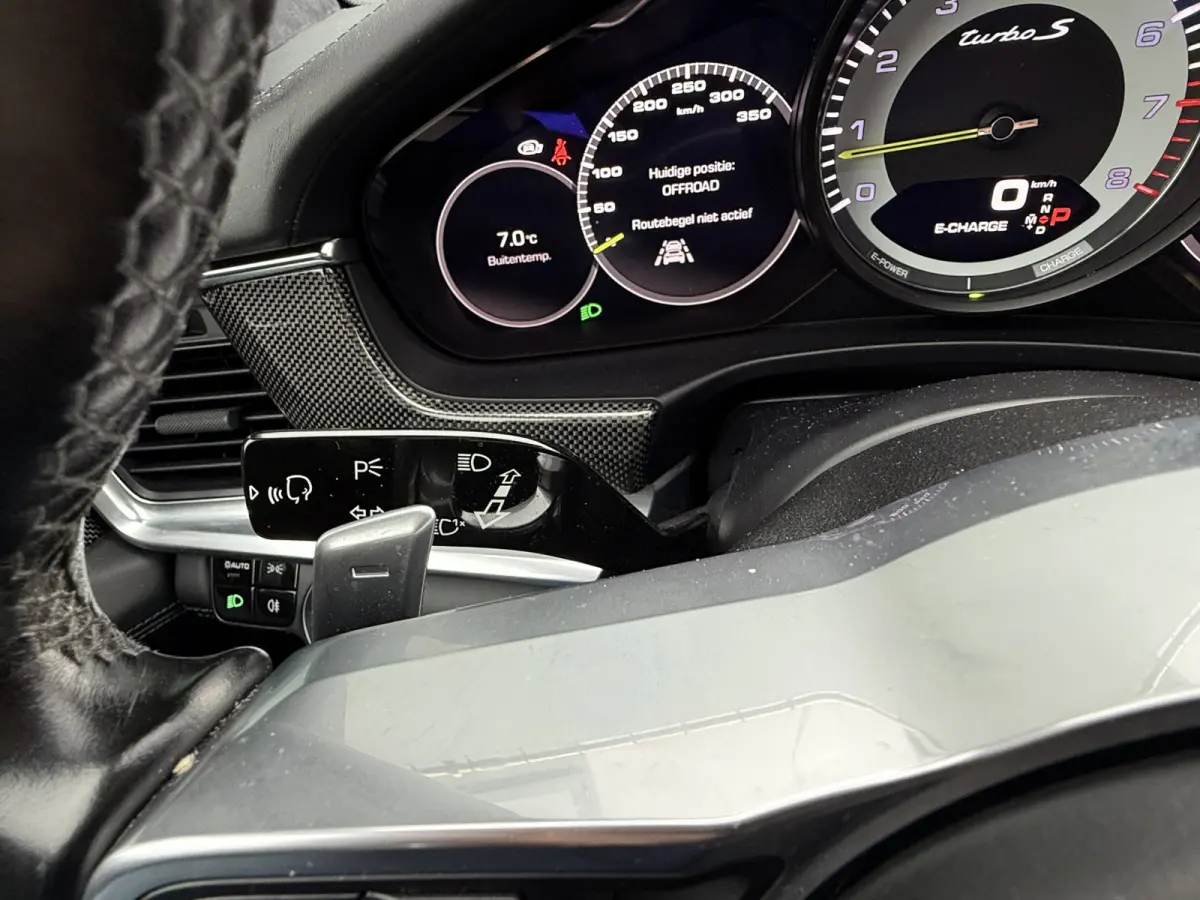 BWJ 2018 4.0 Turbo 680 PK S E-Hybrid PANORAMADAK | SPORTCHRONO | KERAMISCHE REMSCHIJVEN | STOELKOELING/STOELVERWARMING | MEMORYSTOELEN | PDLS LED KOPLAMPEN |