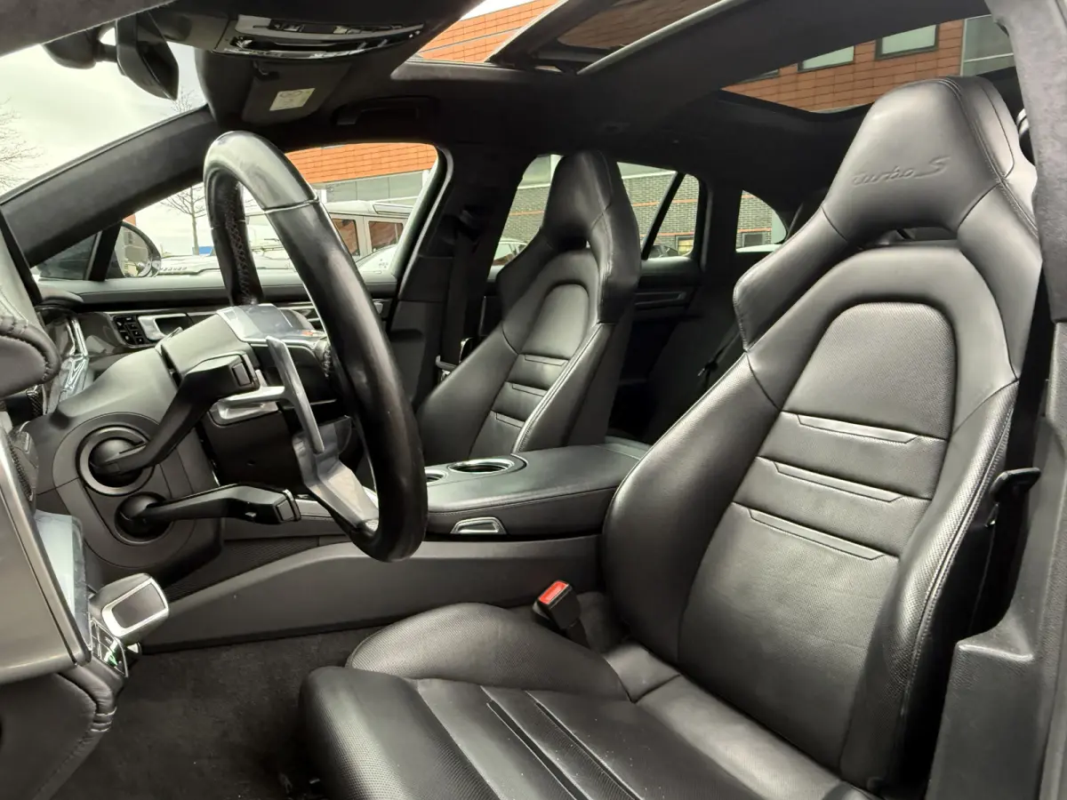 BWJ 2018 4.0 Turbo 680 PK S E-Hybrid PANORAMADAK | SPORTCHRONO | KERAMISCHE REMSCHIJVEN | STOELKOELING/STOELVERWARMING | MEMORYSTOELEN | PDLS LED KOPLAMPEN |