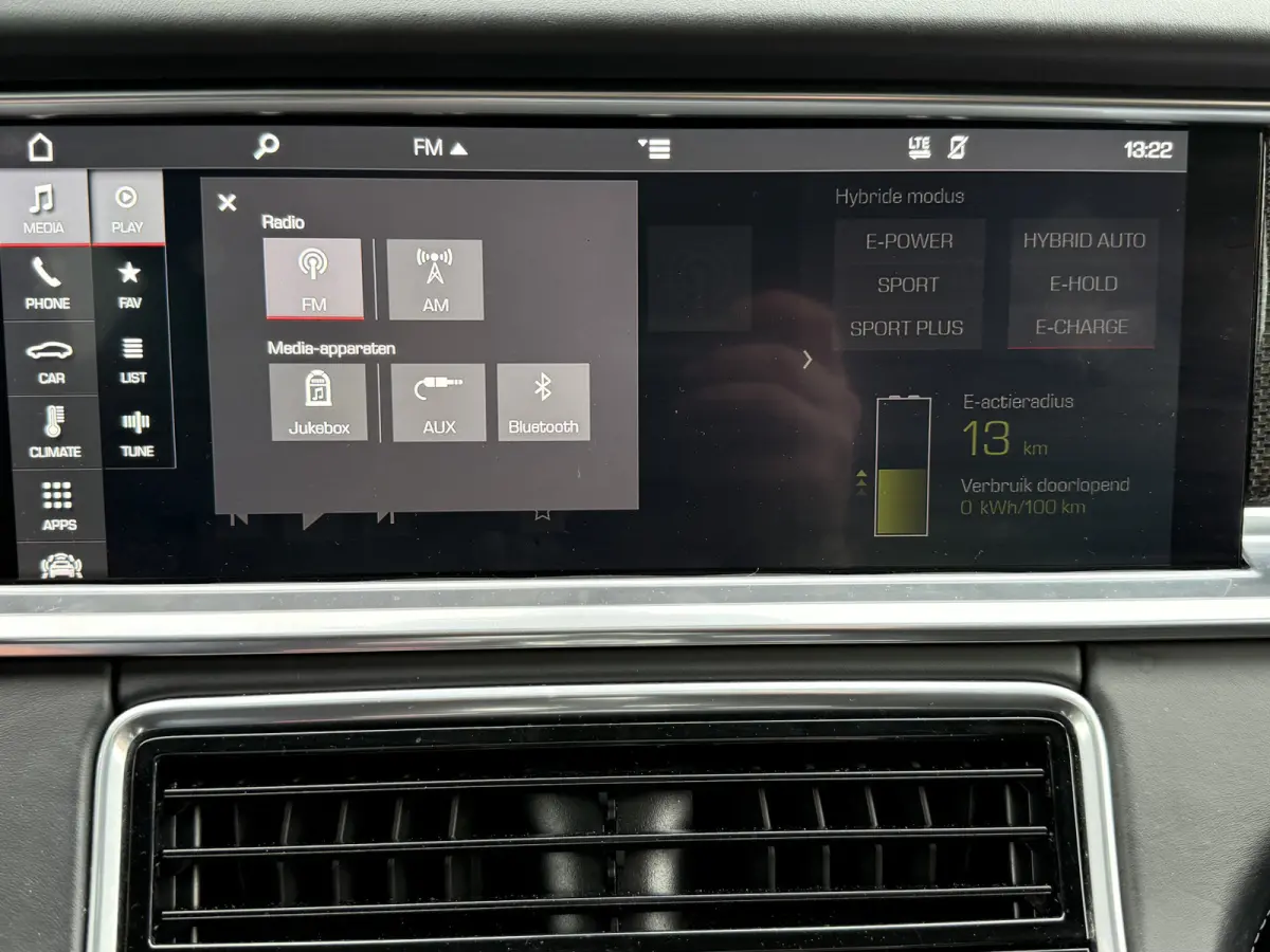 BWJ 2018 4.0 Turbo 680 PK S E-Hybrid PANORAMADAK | SPORTCHRONO | KERAMISCHE REMSCHIJVEN | STOELKOELING/STOELVERWARMING | MEMORYSTOELEN | PDLS LED KOPLAMPEN |