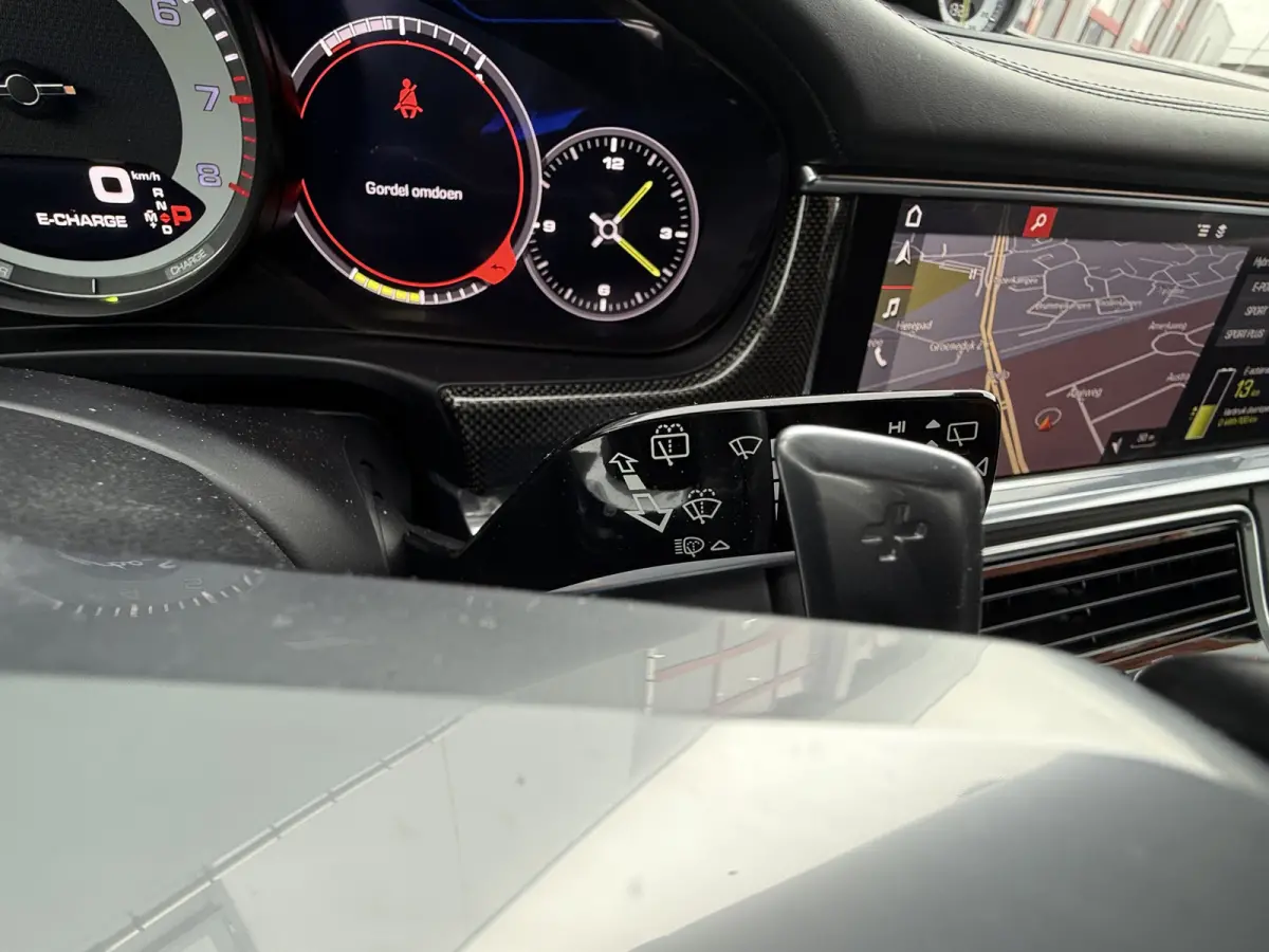 BWJ 2018 4.0 Turbo 680 PK S E-Hybrid PANORAMADAK | SPORTCHRONO | KERAMISCHE REMSCHIJVEN | STOELKOELING/STOELVERWARMING | MEMORYSTOELEN | PDLS LED KOPLAMPEN |