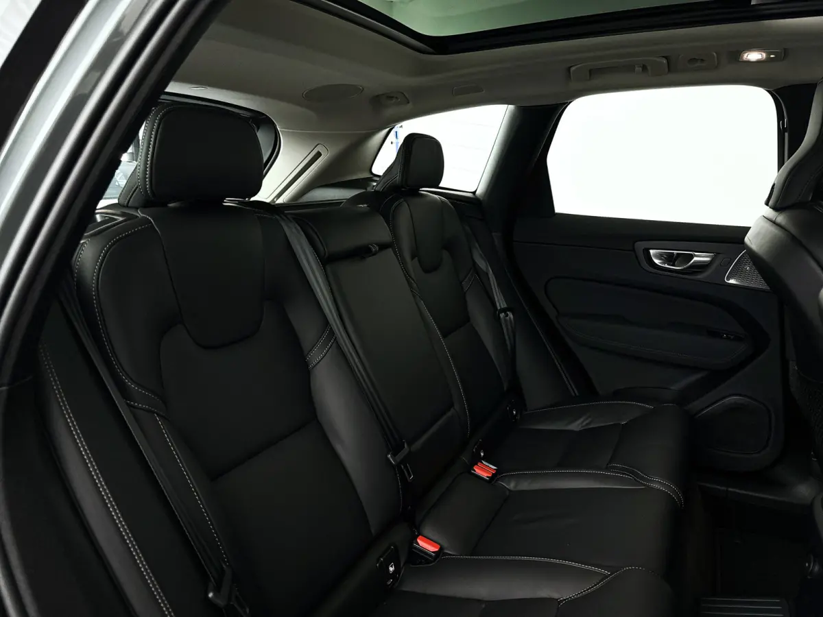 T6 Plug-in hybrid AWD Ultra Dark | SOH 100% | Panoramadak | 360° camera | Bowers & Wilkins | Luchtvering | Head-up display | Stoelventilatie | Trekhaak