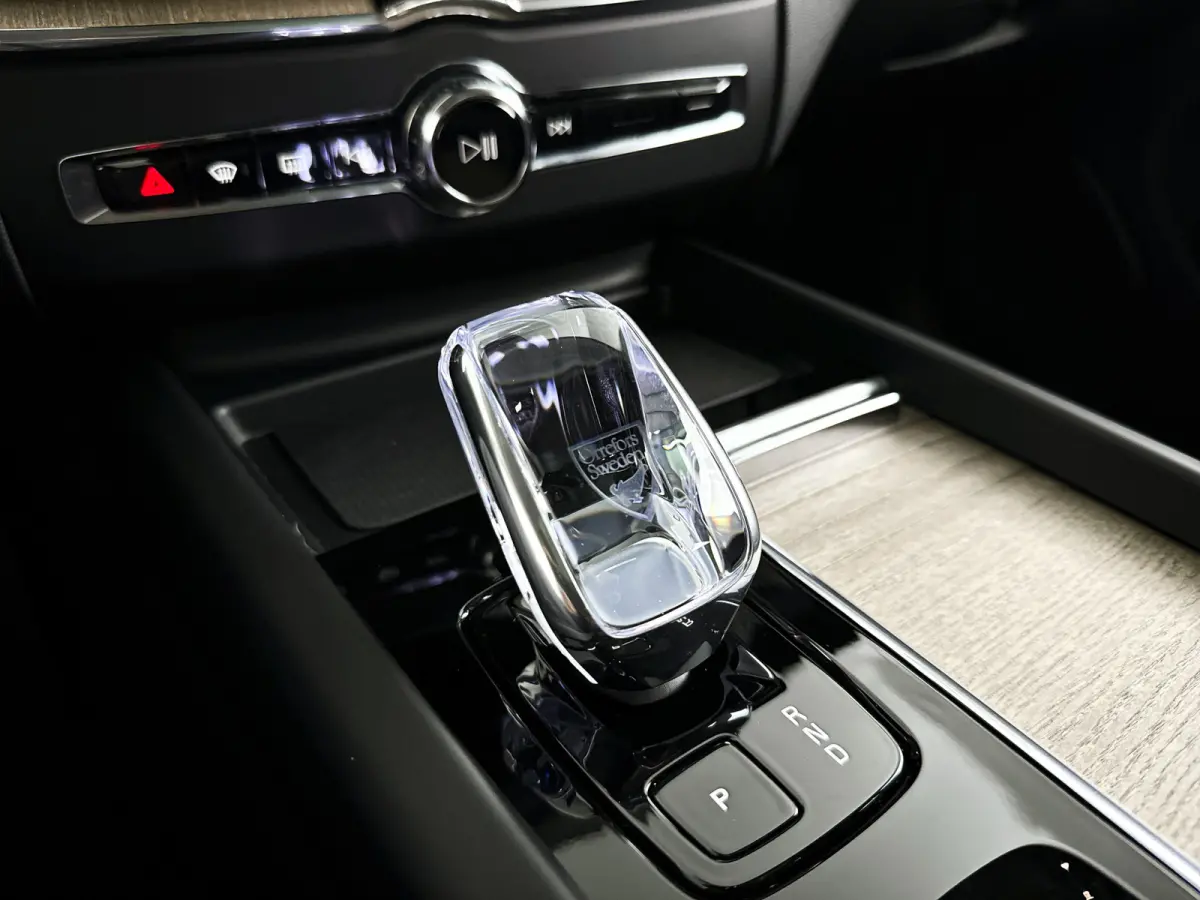 T6 Plug-in hybrid AWD Ultra Dark | SOH 100% | Panoramadak | 360° camera | Bowers & Wilkins | Luchtvering | Head-up display | Stoelventilatie | Trekhaak