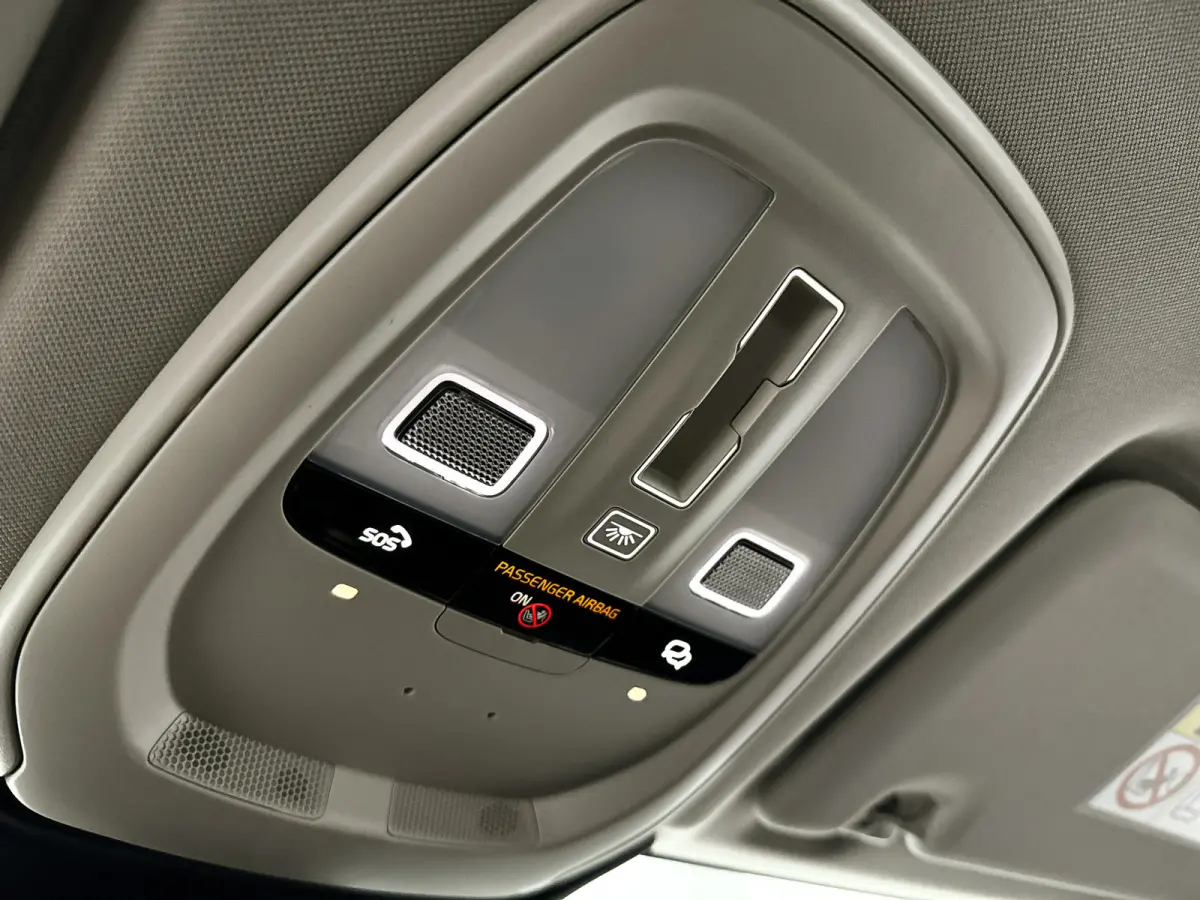 T6 Plug-in hybrid AWD Ultra Dark | SOH 100% | Panoramadak | 360° camera | Bowers & Wilkins | Luchtvering | Head-up display | Stoelventilatie | Trekhaak