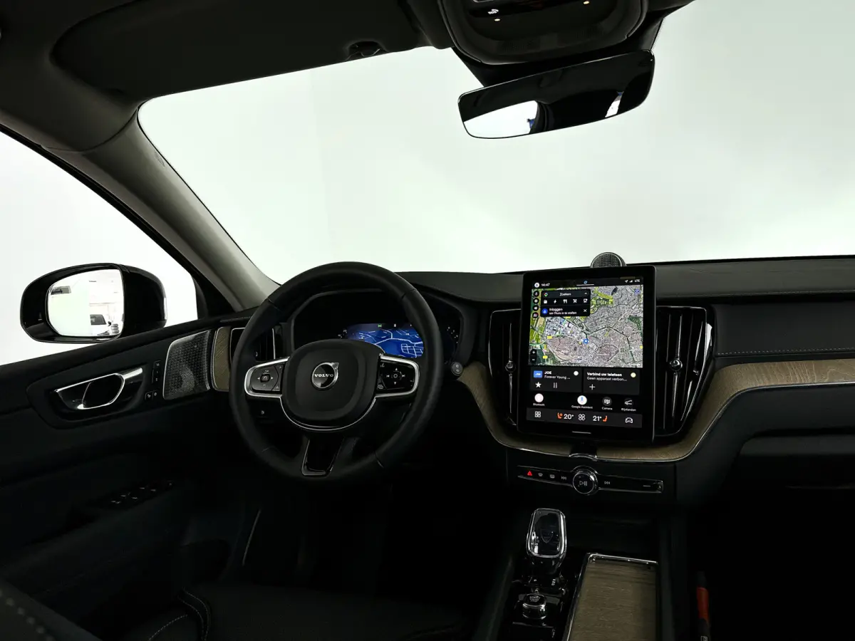 T6 Plug-in hybrid AWD Ultra Dark | SOH 100% | Panoramadak | 360° camera | Bowers & Wilkins | Luchtvering | Head-up display | Stoelventilatie | Trekhaak