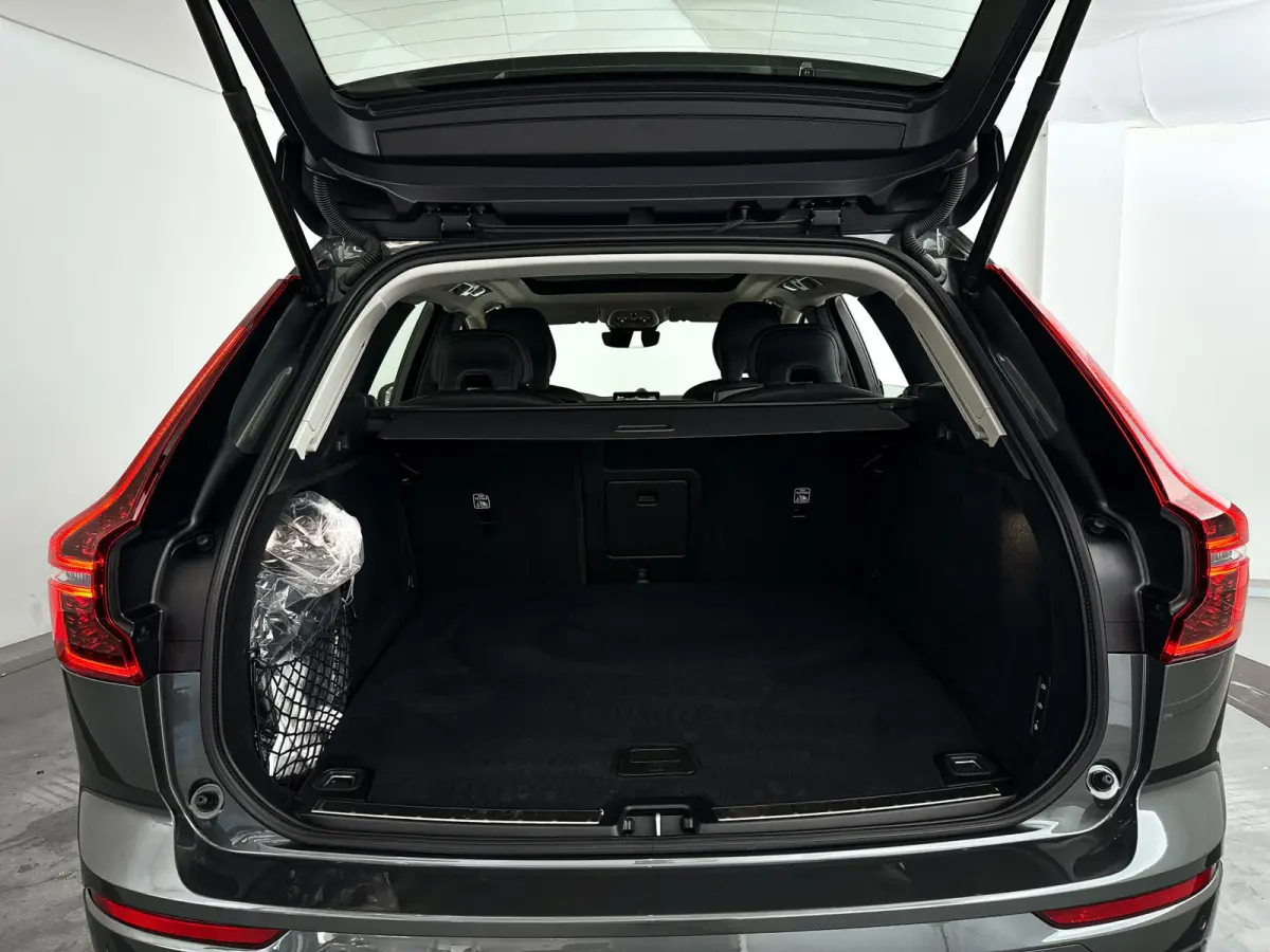 T6 Plug-in hybrid AWD Ultra Dark | SOH 100% | Panoramadak | 360° camera | Bowers & Wilkins | Luchtvering | Head-up display | Stoelventilatie | Trekhaak