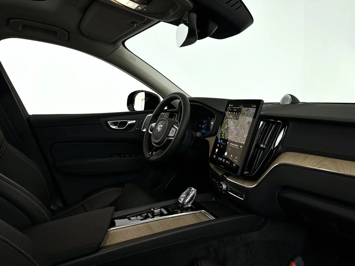 T6 Plug-in hybrid AWD Ultra Dark | SOH 100% | Panoramadak | 360° camera | Bowers & Wilkins | Luchtvering | Head-up display | Stoelventilatie | Trekhaak