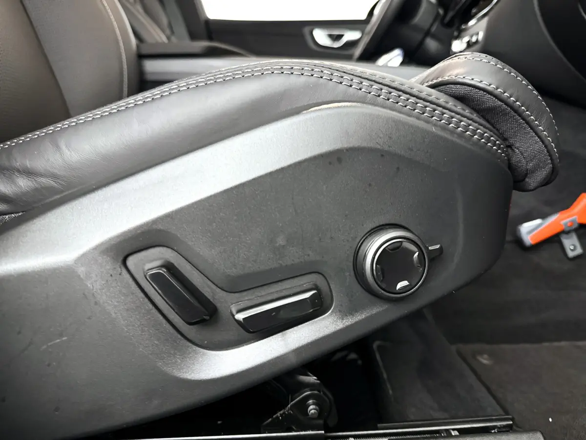 T6 Plug-in hybrid AWD Ultra Dark | SOH 100% | Panoramadak | 360° camera | Bowers & Wilkins | Luchtvering | Head-up display | Stoelventilatie | Trekhaak