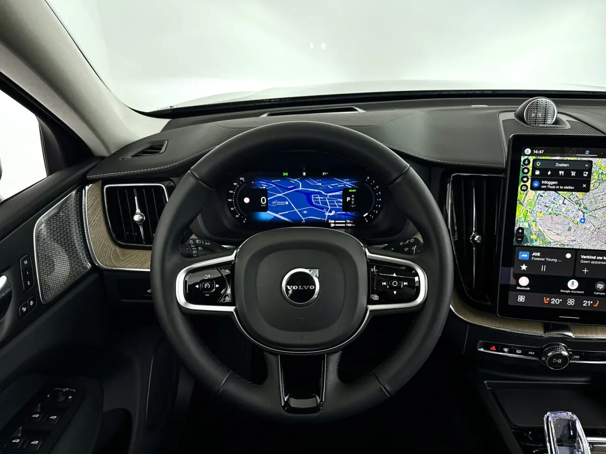 T6 Plug-in hybrid AWD Ultra Dark | SOH 100% | Panoramadak | 360° camera | Bowers & Wilkins | Luchtvering | Head-up display | Stoelventilatie | Trekhaak