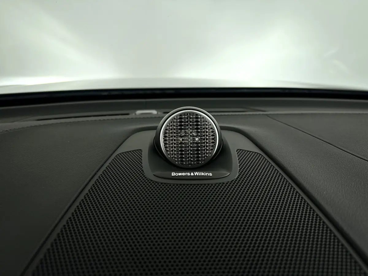 T6 Plug-in hybrid AWD Ultra Dark | SOH 100% | Panoramadak | 360° camera | Bowers & Wilkins | Luchtvering | Head-up display | Stoelventilatie | Trekhaak