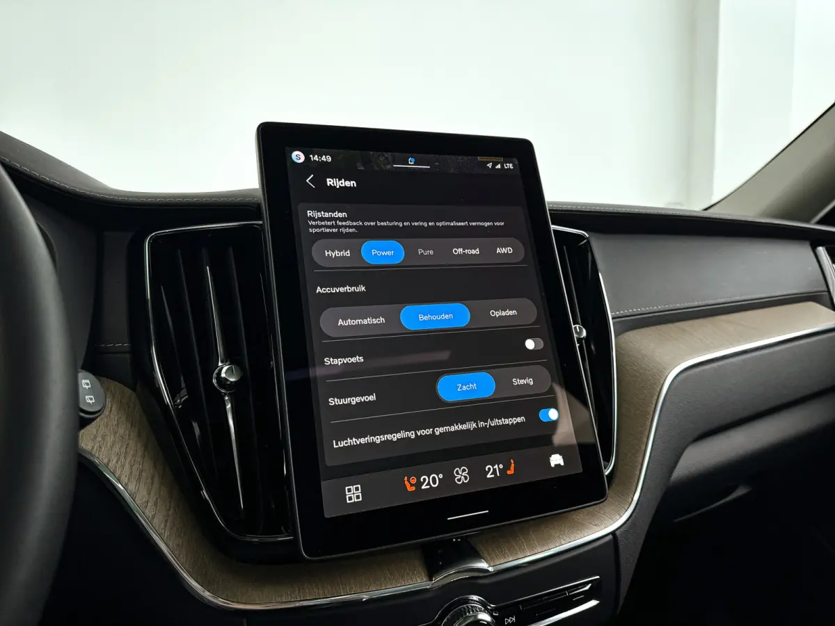 T6 Plug-in hybrid AWD Ultra Dark | SOH 100% | Panoramadak | 360° camera | Bowers & Wilkins | Luchtvering | Head-up display | Stoelventilatie | Trekhaak
