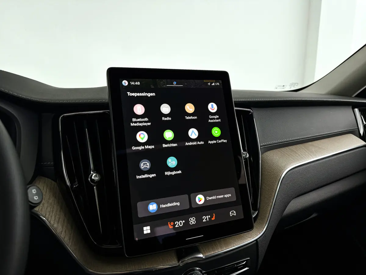 T6 Plug-in hybrid AWD Ultra Dark | SOH 100% | Panoramadak | 360° camera | Bowers & Wilkins | Luchtvering | Head-up display | Stoelventilatie | Trekhaak