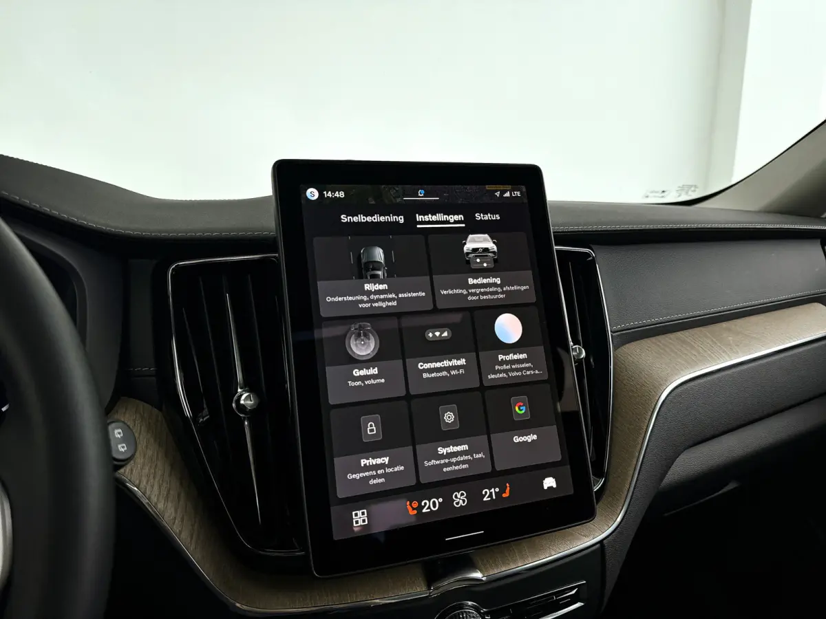 T6 Plug-in hybrid AWD Ultra Dark | SOH 100% | Panoramadak | 360° camera | Bowers & Wilkins | Luchtvering | Head-up display | Stoelventilatie | Trekhaak