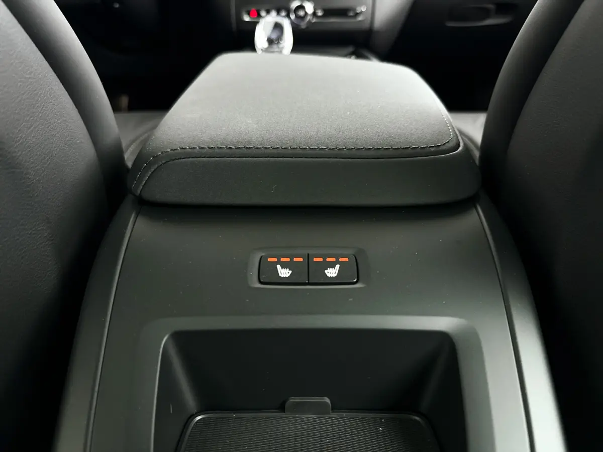 T6 Plug-in hybrid AWD Ultra Dark | SOH 100% | Panoramadak | 360° camera | Bowers & Wilkins | Luchtvering | Head-up display | Stoelventilatie | Trekhaak