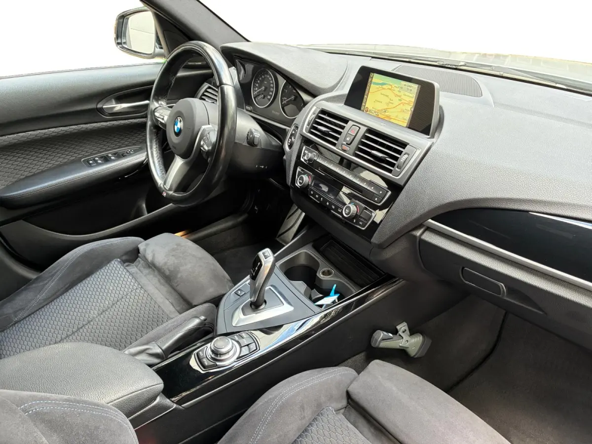 118i Centennial Executive M PAKKET | AFNEEMBARE TREKHAAK | NAVI