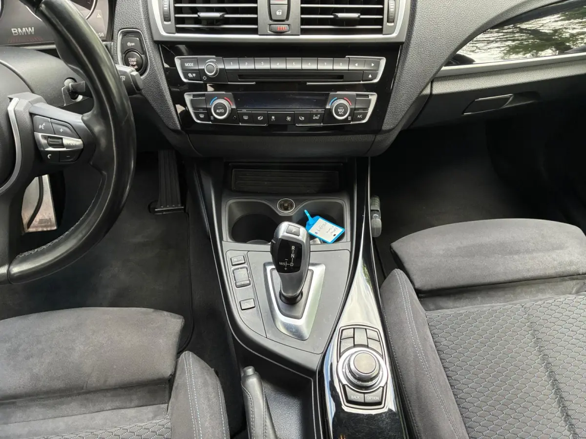 118i Centennial Executive M PAKKET | AFNEEMBARE TREKHAAK | NAVI