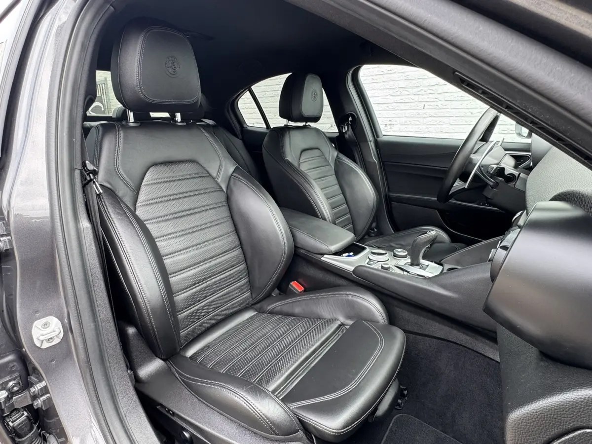 2.0T Sprint Leder elektrisch+verwarmd Stuurverw Camera Carplay