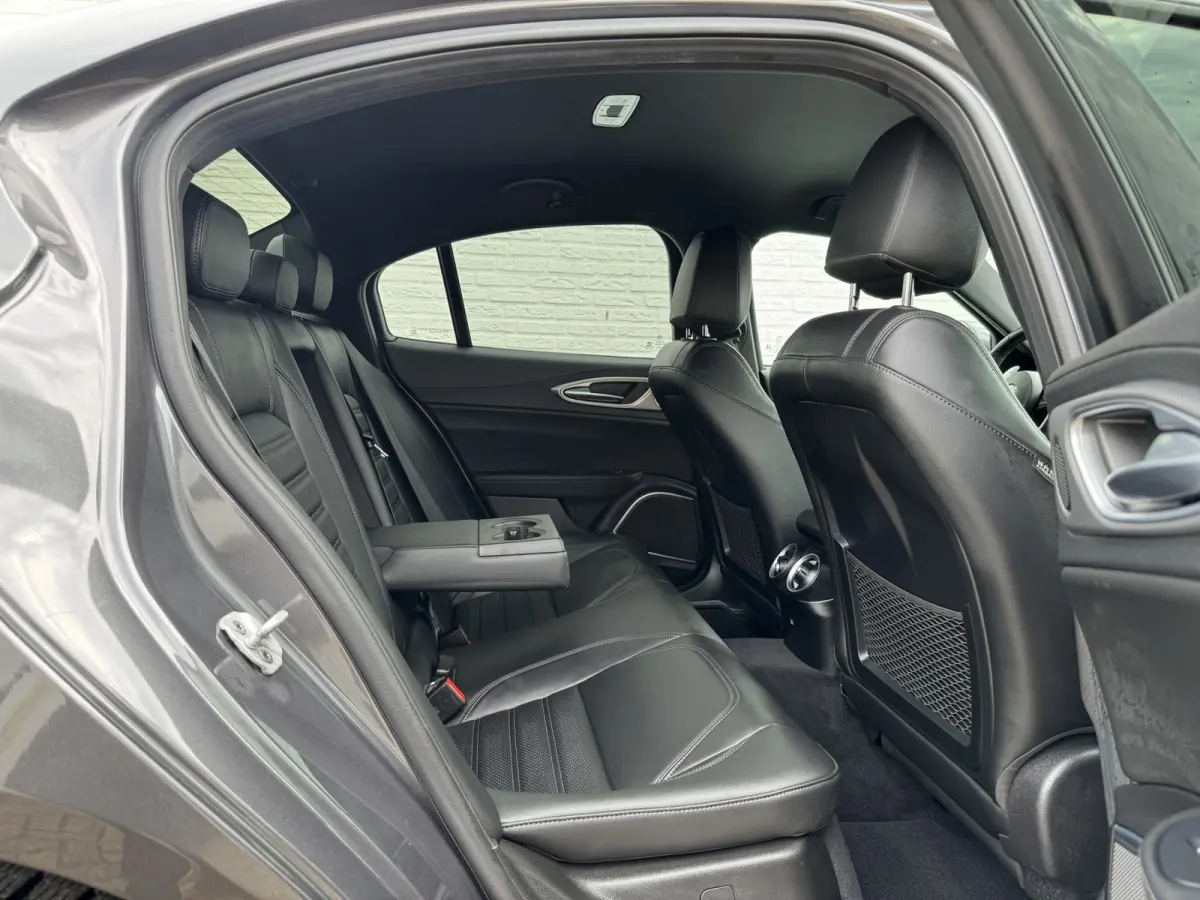 2.0T Sprint Leder elektrisch+verwarmd Stuurverw Camera Carplay