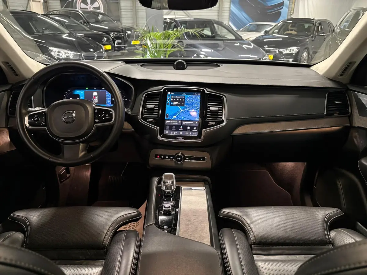 2.0 T8 Recharge AWD Ultimate Dark | Massage | Trekhaak | Pano | HUD | Luchtvering