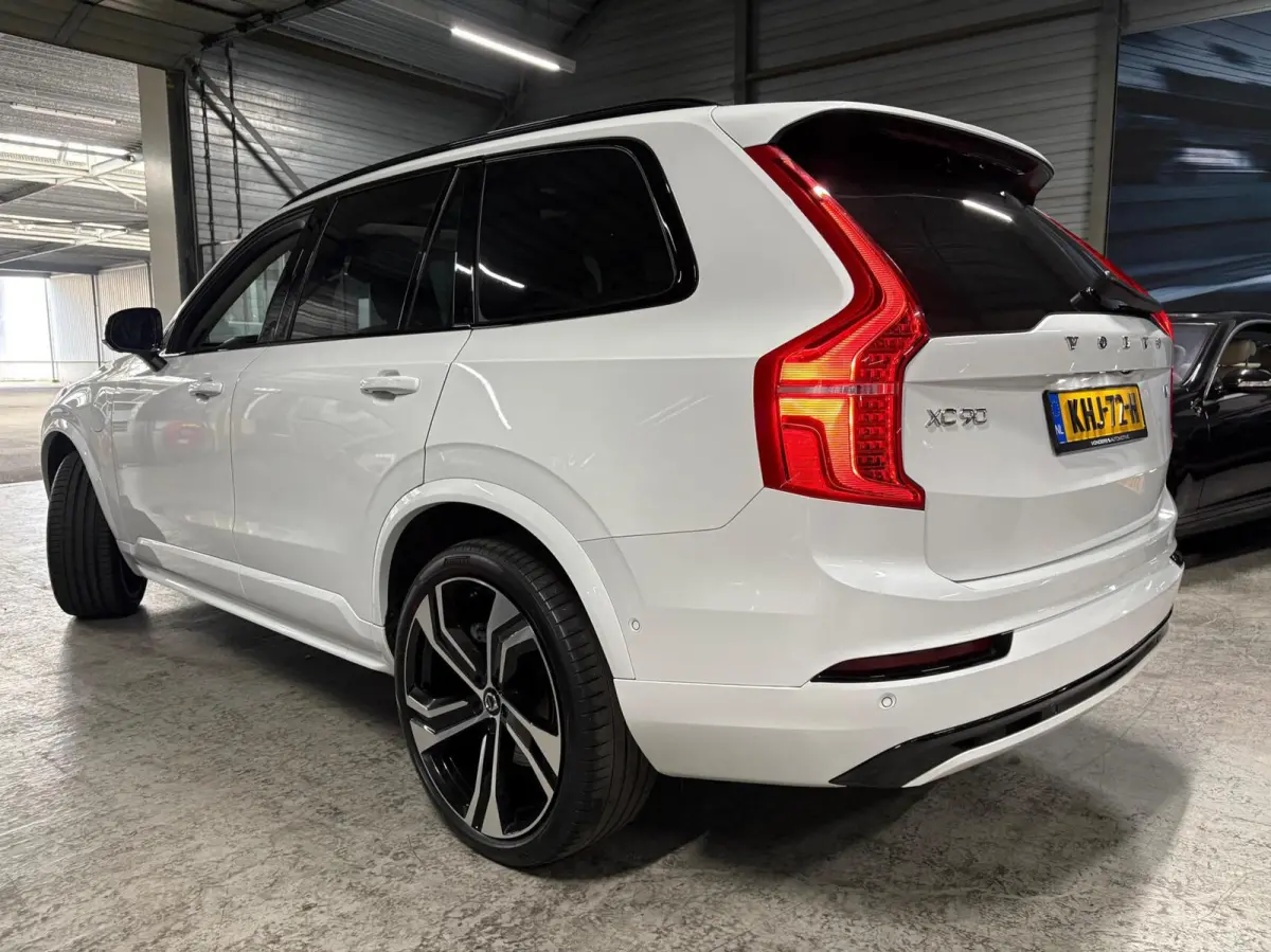 2.0 T8 Recharge AWD Ultimate Dark | Massage | Trekhaak | Pano | HUD | Luchtvering