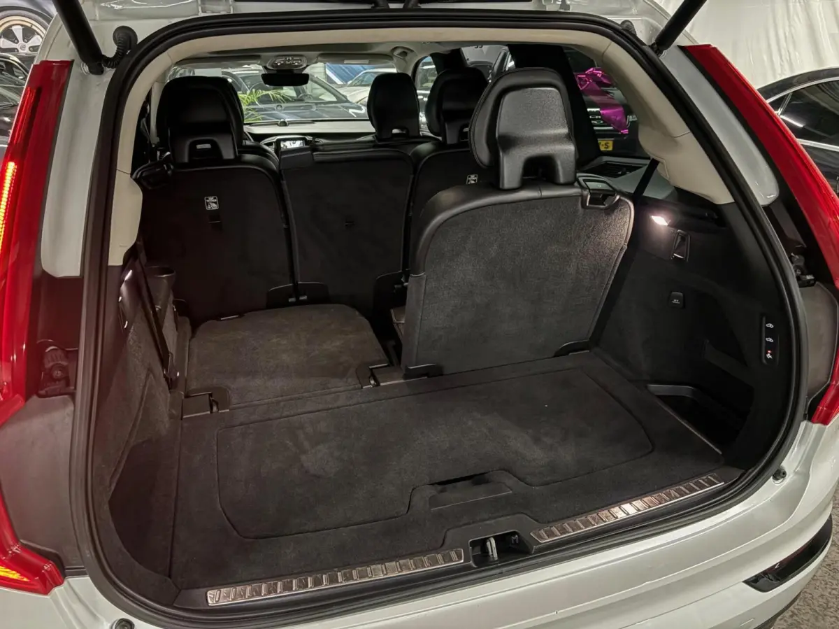 2.0 T8 Recharge AWD Ultimate Dark | Massage | Trekhaak | Pano | HUD | Luchtvering