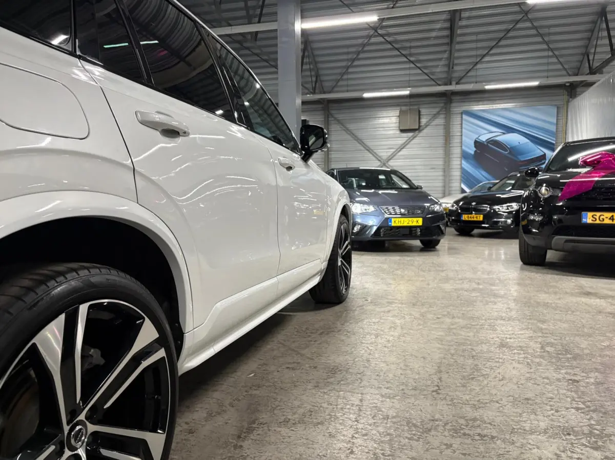 2.0 T8 Recharge AWD Ultimate Dark | Massage | Trekhaak | Pano | HUD | Luchtvering