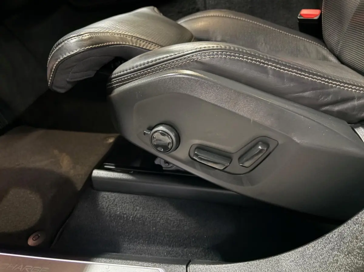 2.0 T8 Recharge AWD Ultimate Dark | Massage | Trekhaak | Pano | HUD | Luchtvering