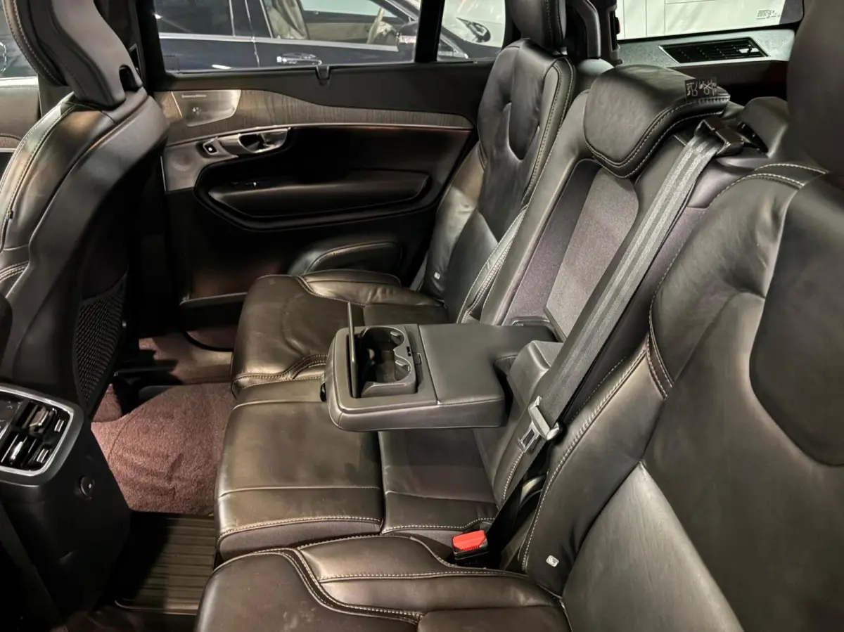 2.0 T8 Recharge AWD Ultimate Dark | Massage | Trekhaak | Pano | HUD | Luchtvering