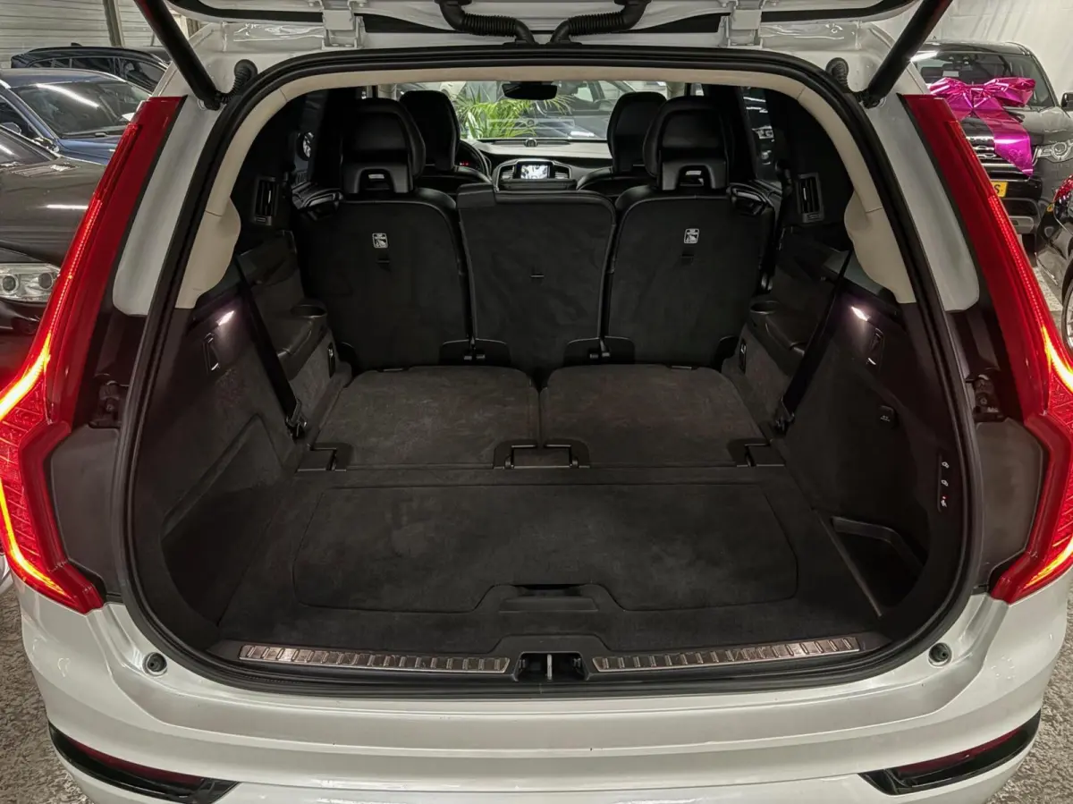 2.0 T8 Recharge AWD Ultimate Dark | Massage | Trekhaak | Pano | HUD | Luchtvering
