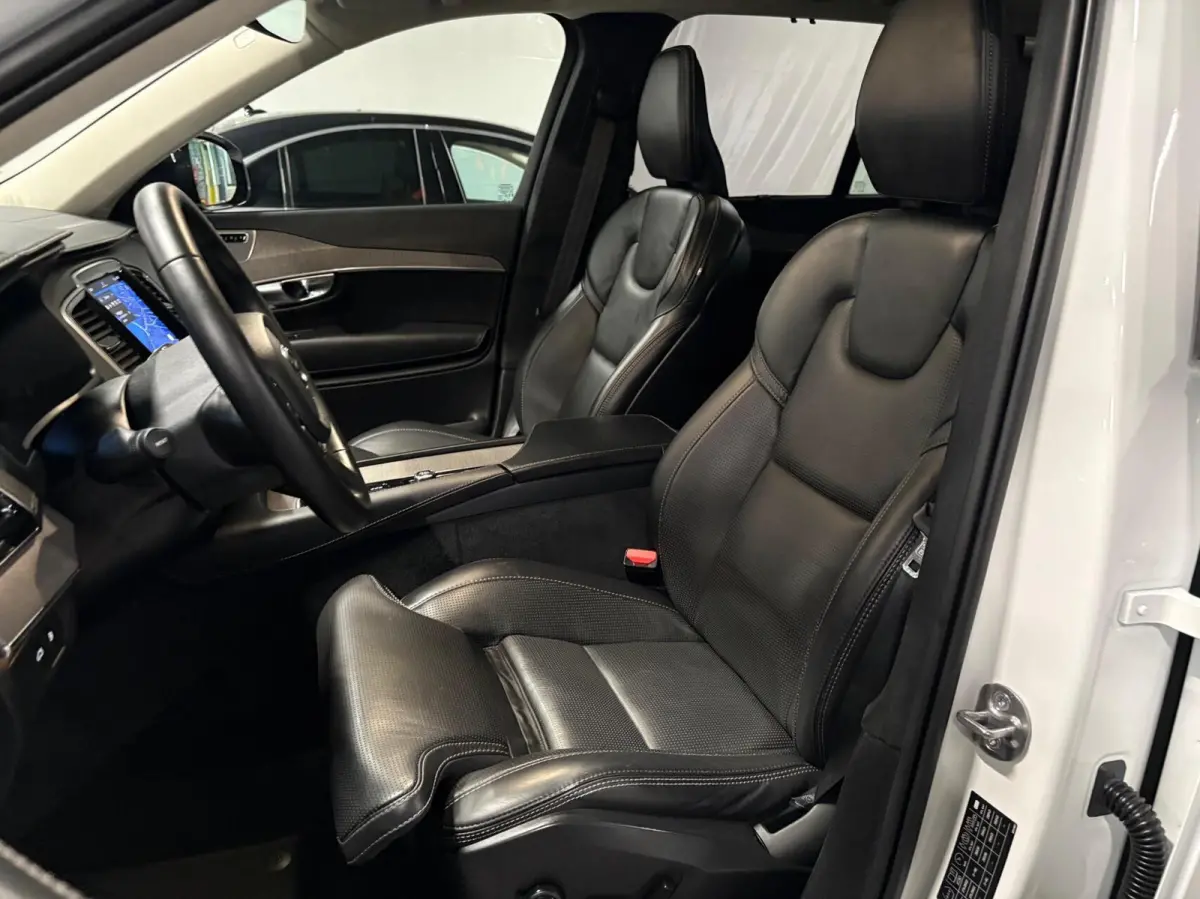 2.0 T8 Recharge AWD Ultimate Dark | Massage | Trekhaak | Pano | HUD | Luchtvering