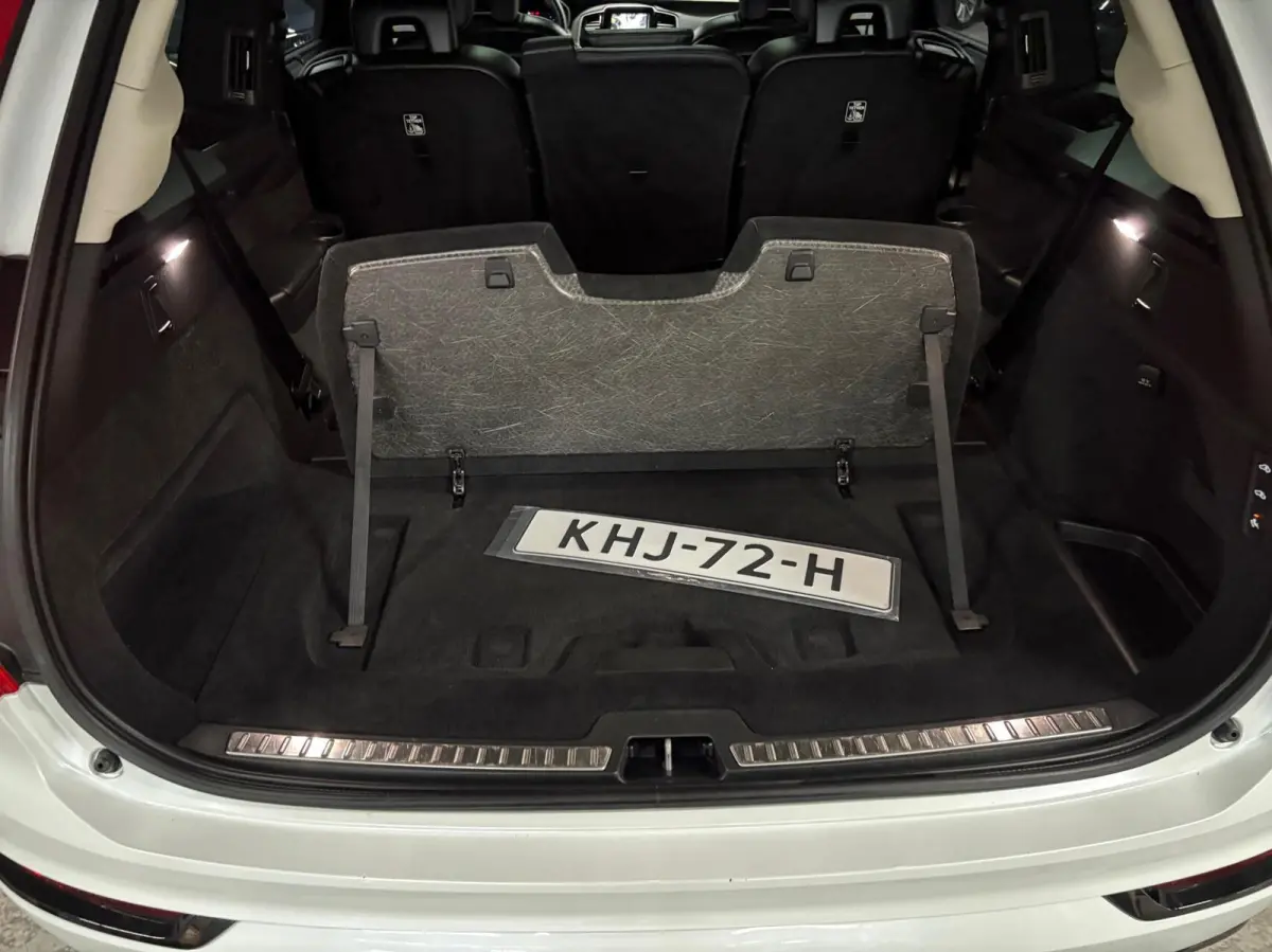 2.0 T8 Recharge AWD Ultimate Dark | Massage | Trekhaak | Pano | HUD | Luchtvering
