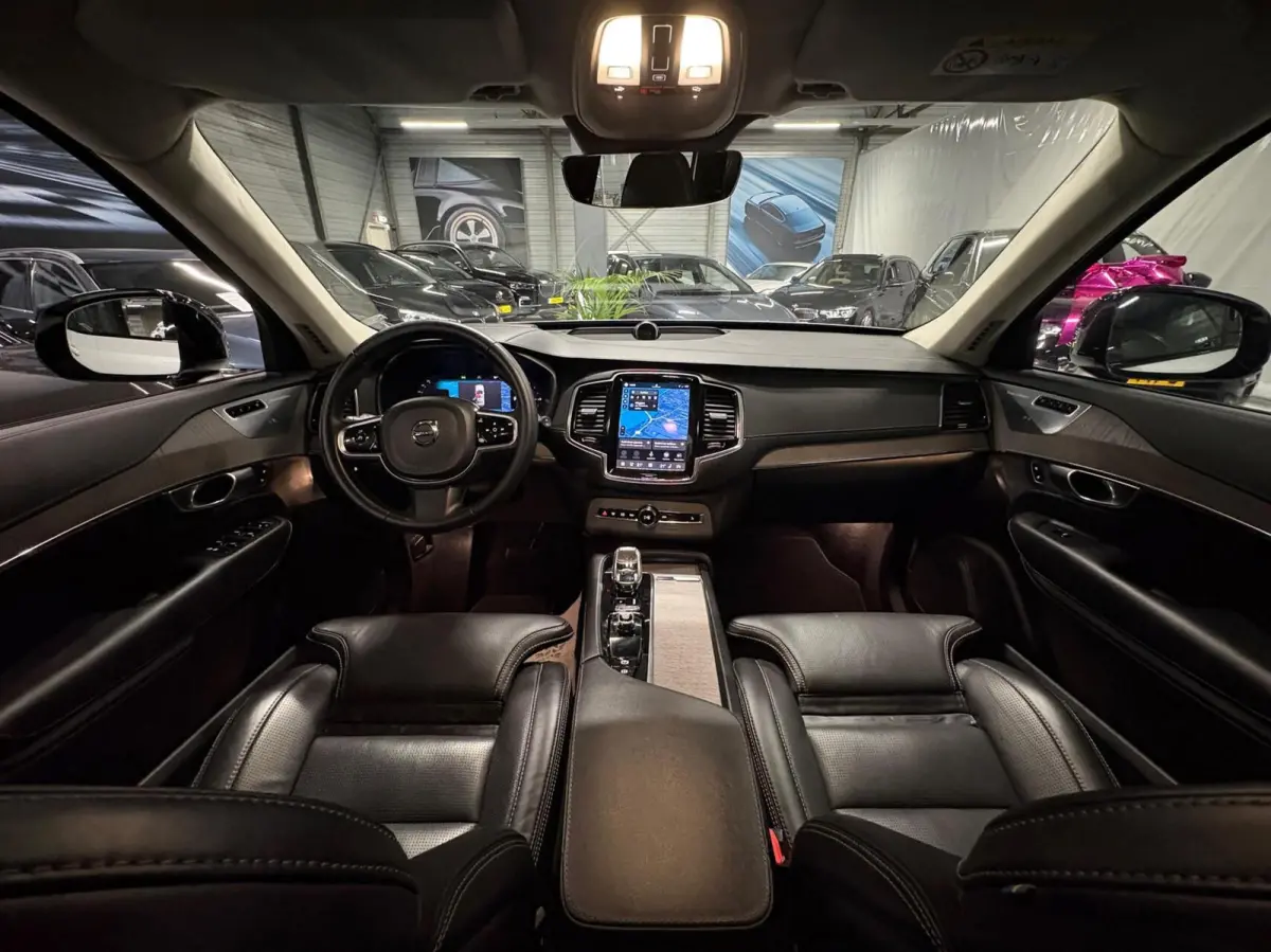 2.0 T8 Recharge AWD Ultimate Dark | Massage | Trekhaak | Pano | HUD | Luchtvering