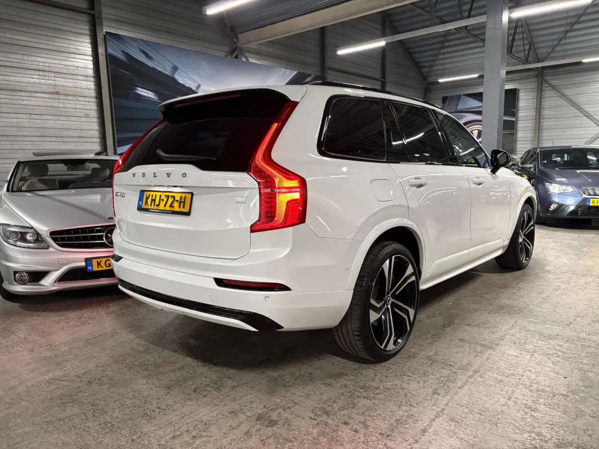 2.0 T8 Recharge AWD Ultimate Dark | Massage | Trekhaak | Pano | HUD | Luchtvering