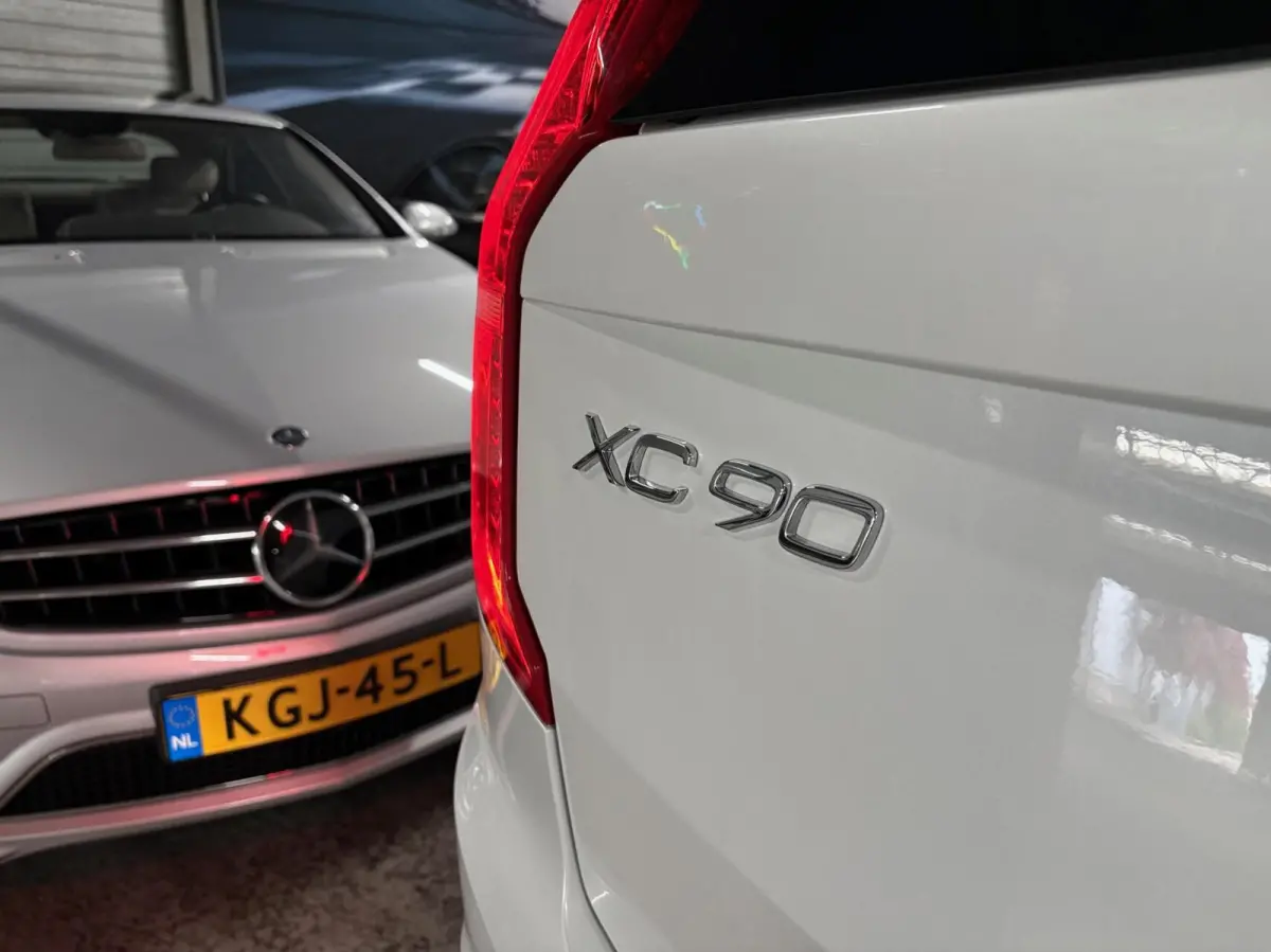 2.0 T8 Recharge AWD Ultimate Dark | Massage | Trekhaak | Pano | HUD | Luchtvering