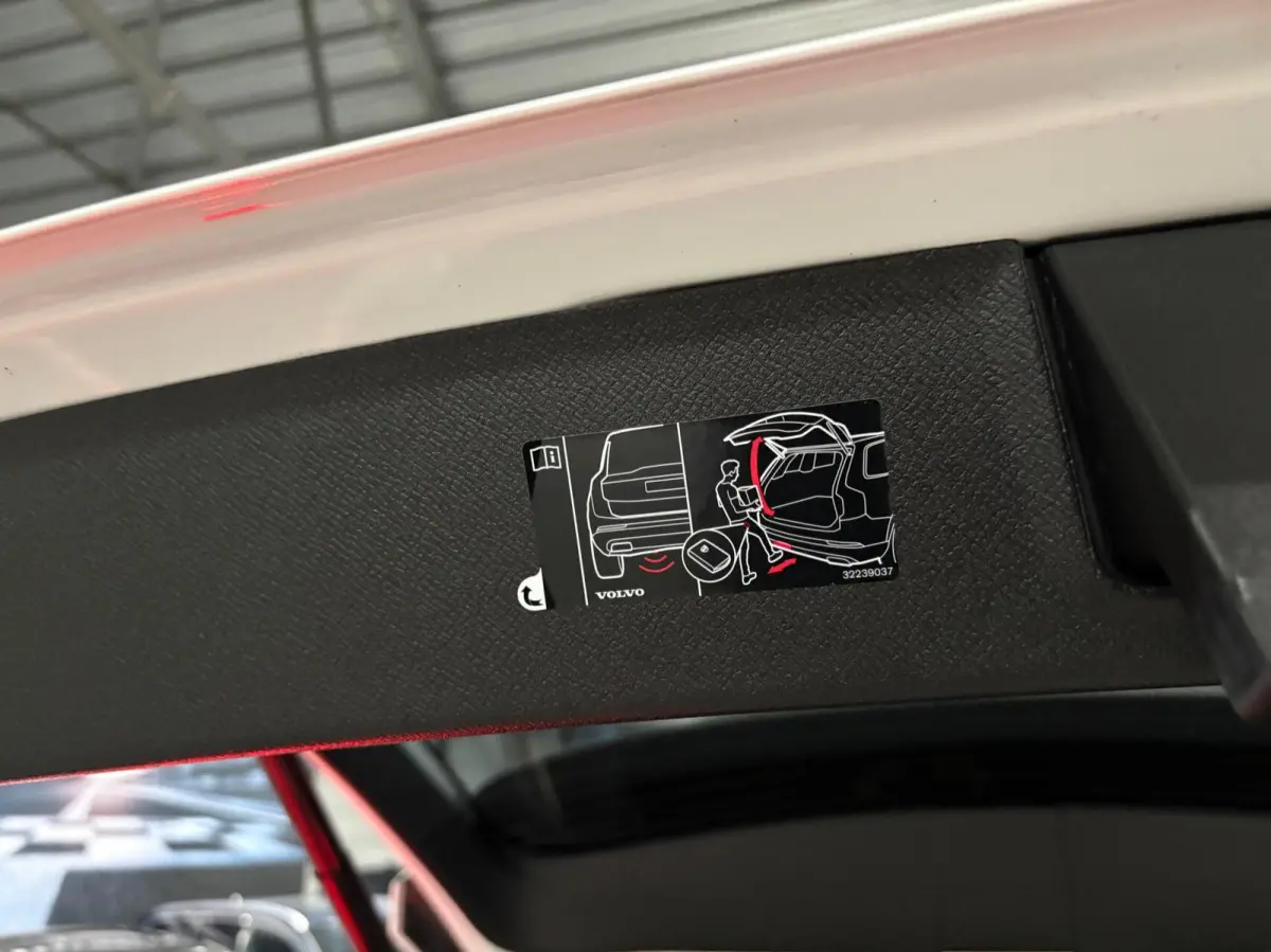 2.0 T8 Recharge AWD Ultimate Dark | Massage | Trekhaak | Pano | HUD | Luchtvering